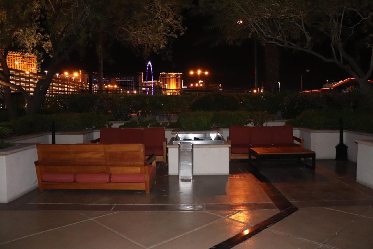 לאס וגאס Balcony Suite Strip View מראה חיצוני תמונה